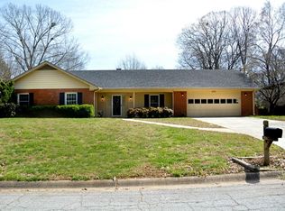 690 Oak Ter, Norcross, GA 30071