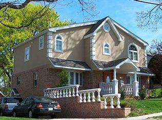 22 Albertson Pkwy, Albertson, NY 11507