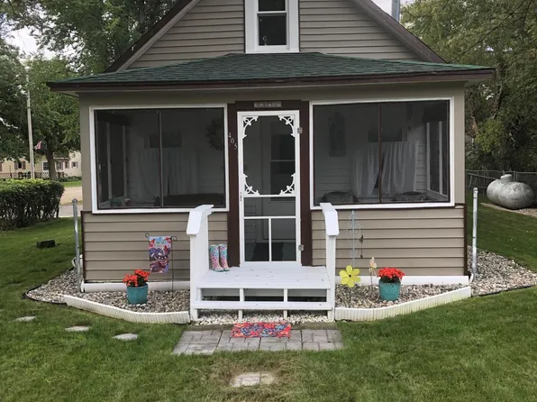 405 Hoff Ave, Vining, MN 56588