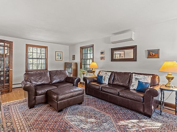 2nd image of 24 Candlewood Dr