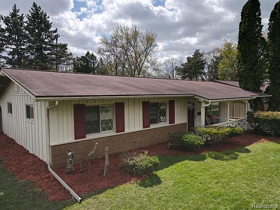 2nd image of 1901 Rockcreek Ln