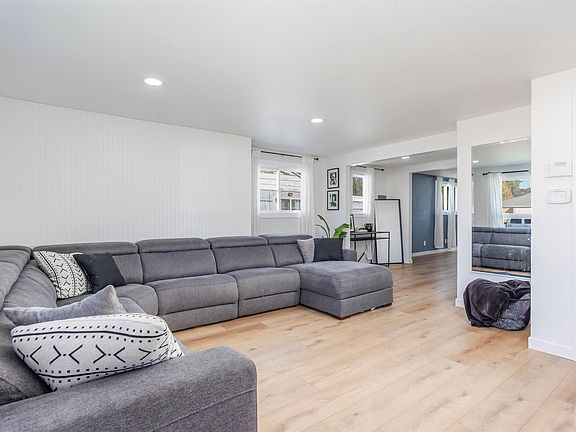5th image of 2205 W 6th Ave