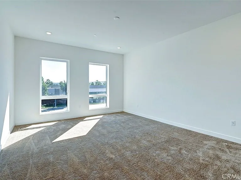 4407 Rivington — Photo 18