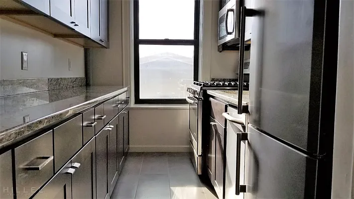 Rented by Hillel Realty Group | media 16