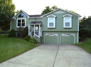 2153 NE Concord St, Lees Summit, MO 64086