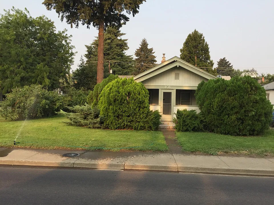 806 S 16th Ave
