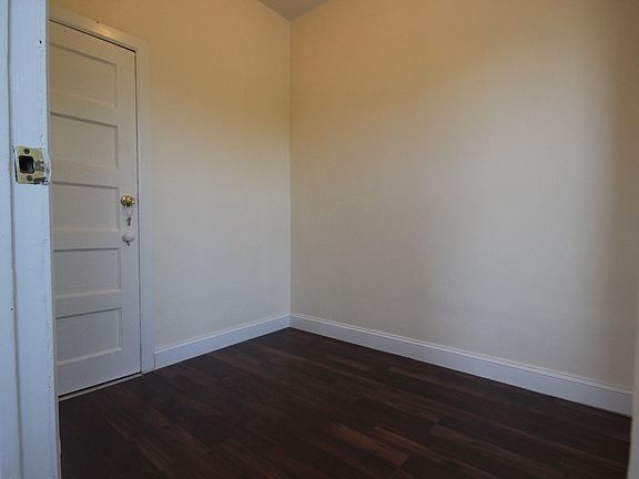5th image of 479 Irving Ave