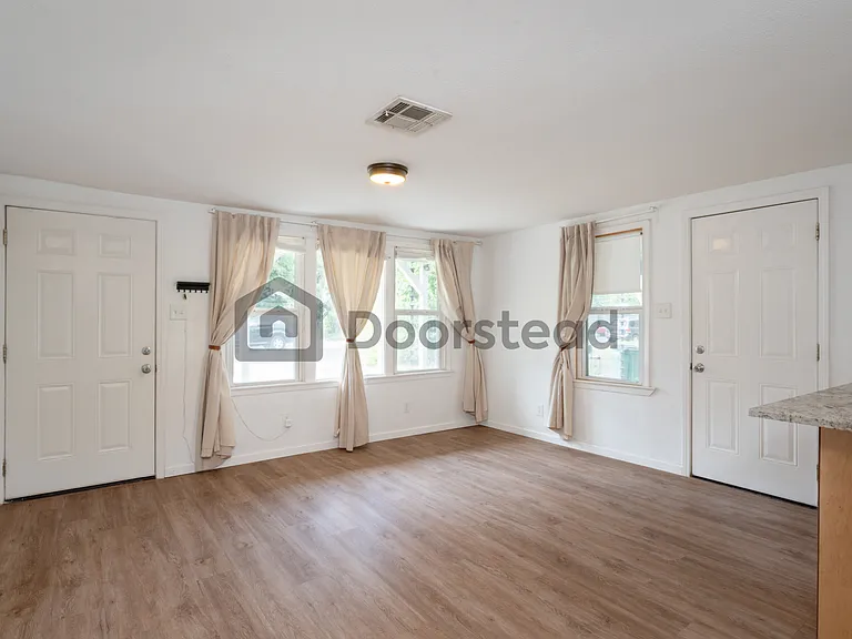 1109 Spur St — Photo 15