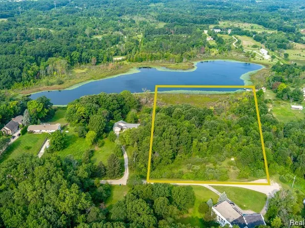 Taylor Lake Rd, Holly, MI 48442
