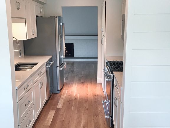 2nd image of 2076 Parmenter Blvd #1