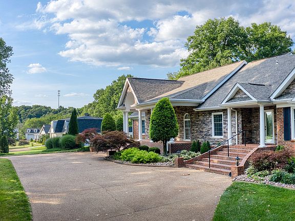 4th image of 363 Fairway Dr