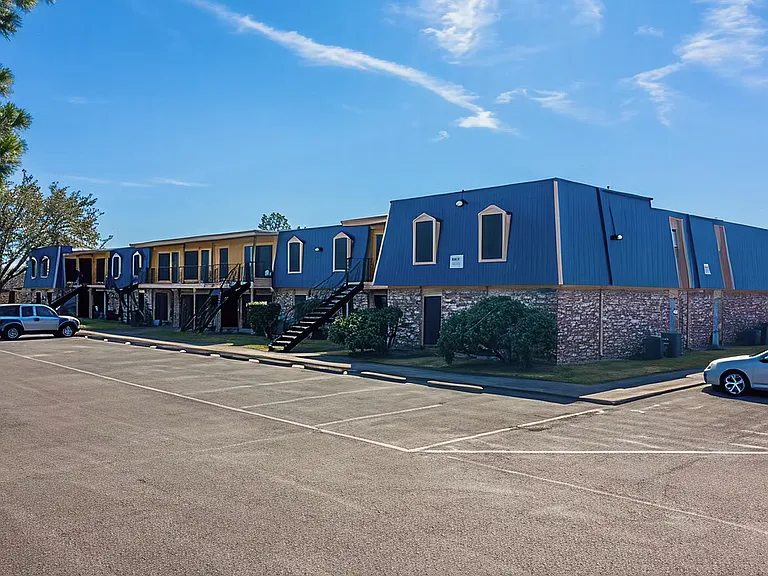 The Pointe Apartments — Photo 2
