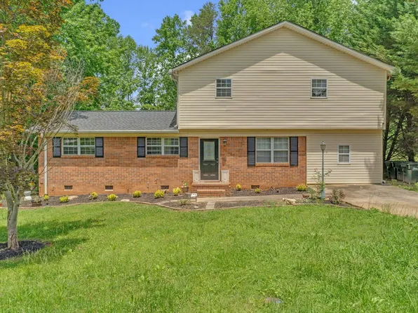 24 Carriage Dr, Greenville, SC 29609
