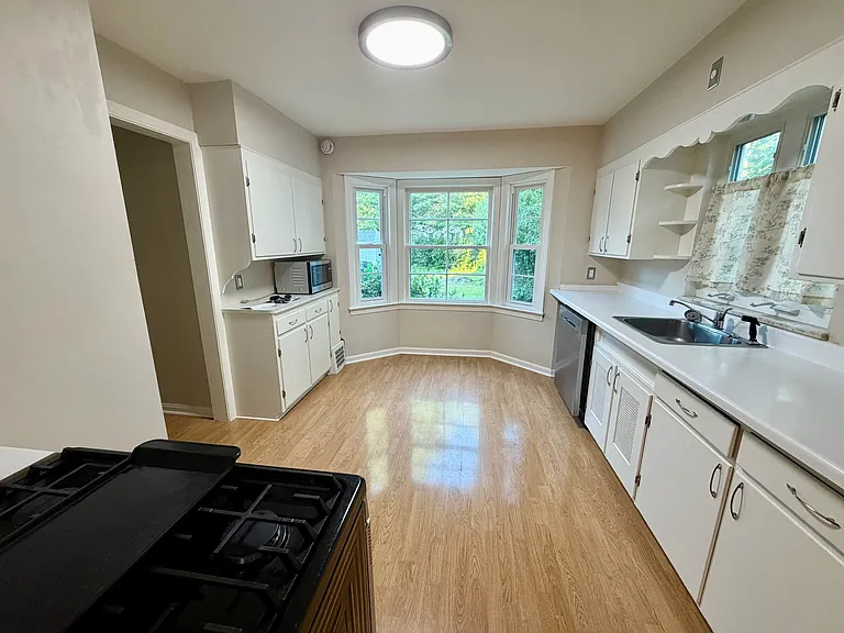 1561 Maywood Rd — Photo 8