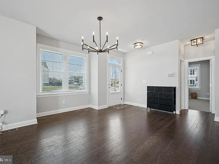 212 Foxhedge Rd — Photo 12