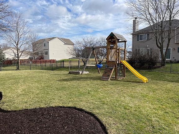 5th image of 1289 Goldfinch Ln
