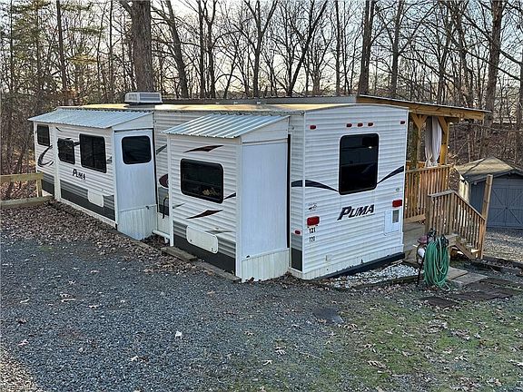 2nd image of 121 Sparrow Ln