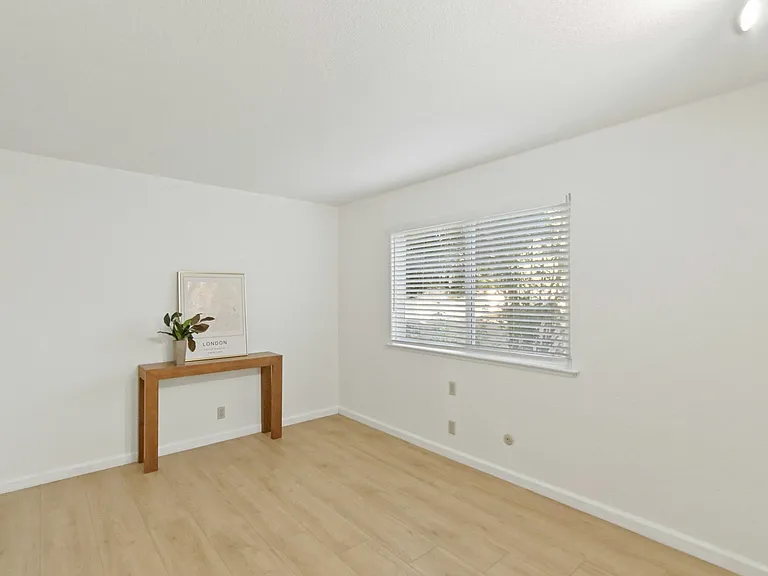 325 E 8th St #1 — Photo 5