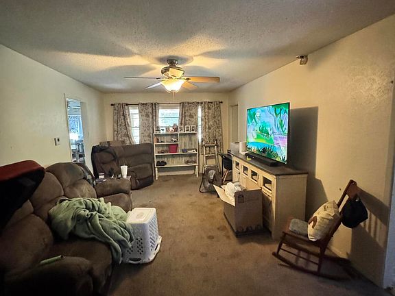 2nd image of 220 Par Ave