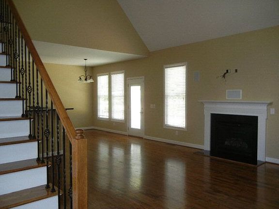 4th image of 1203 Waddell Ln