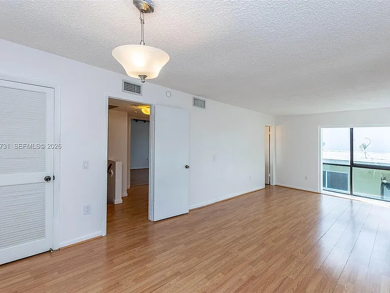 3862 NE 171st St #B — Photo 18