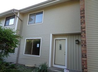1096 Rainwood Dr, Aurora, IL 60506