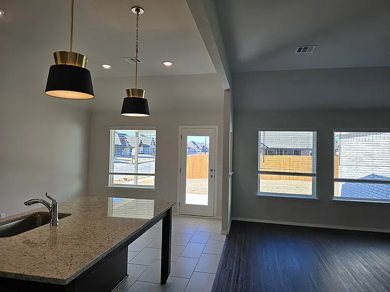 12462 S Maplewood Ave — Photo 3