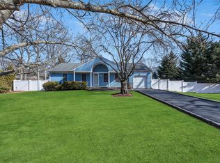 7 Nevada Ave, Medford, NY 11763