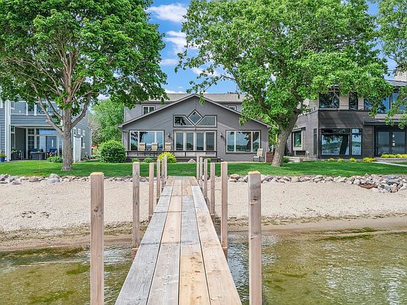 2nd image of 1705 Lakeshore Dr