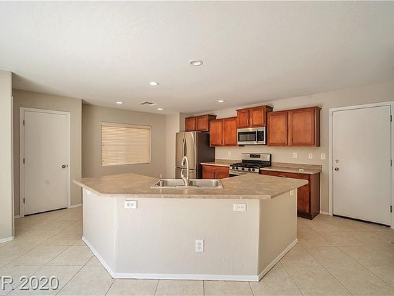 5th image of 9133 Mackanos Ave