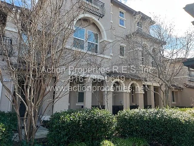 3 bed, 1520 sqft, $2,450 — Photo 1