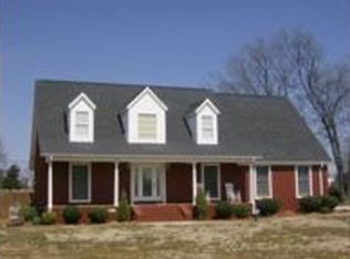 205 Mary Ellen Dr, Muscle Shoals, AL 35661