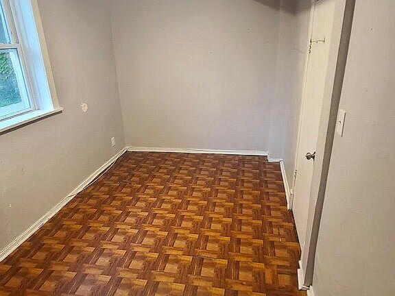 5th image of 2545 W Ainslie St APT B
