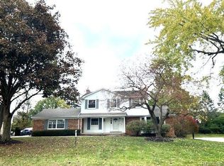 5717 Plum Crest Dr, West Bloomfield, MI