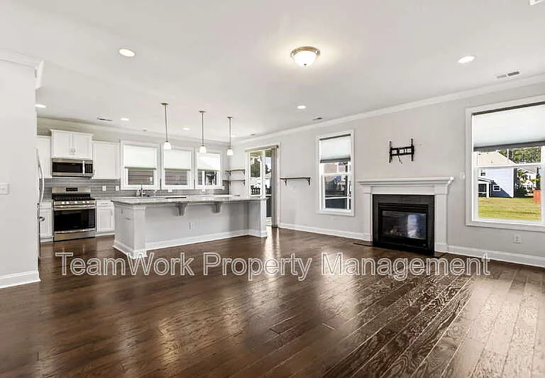 233 Seaworthy St — Photo 11