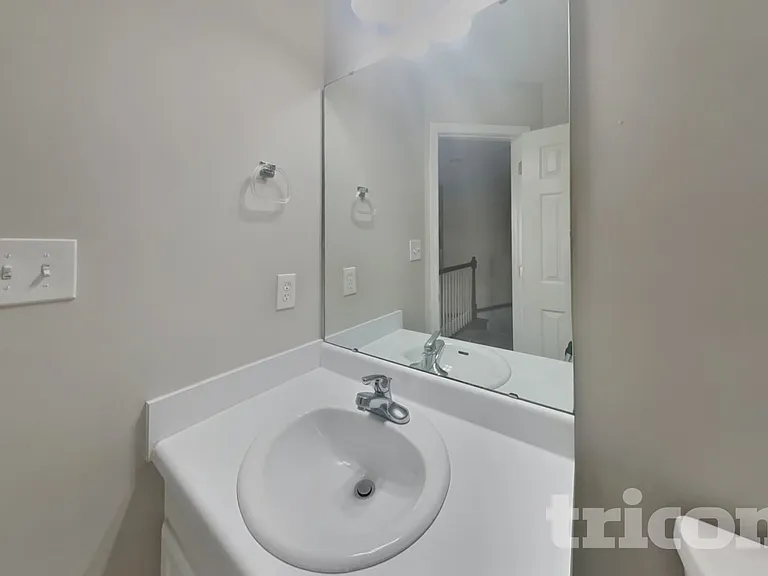 2809 Erinridge Rd — Photo 15