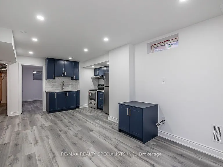 1 Huron Ln — Photo 2