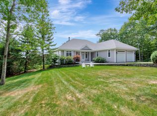 26 Wellington Dr, Rockport, ME 04856