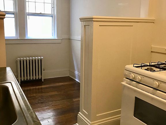4th image of 1348 W Clifton Blvd #8