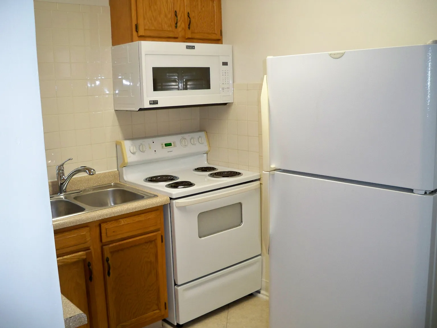 2 bed, 900 sqft, $1,200 — Photo 2