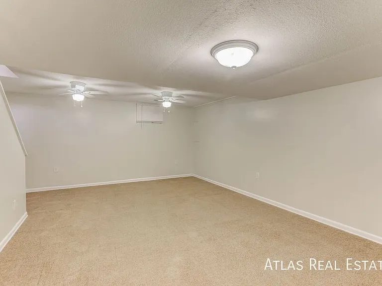 2565 Iris St — Photo 29