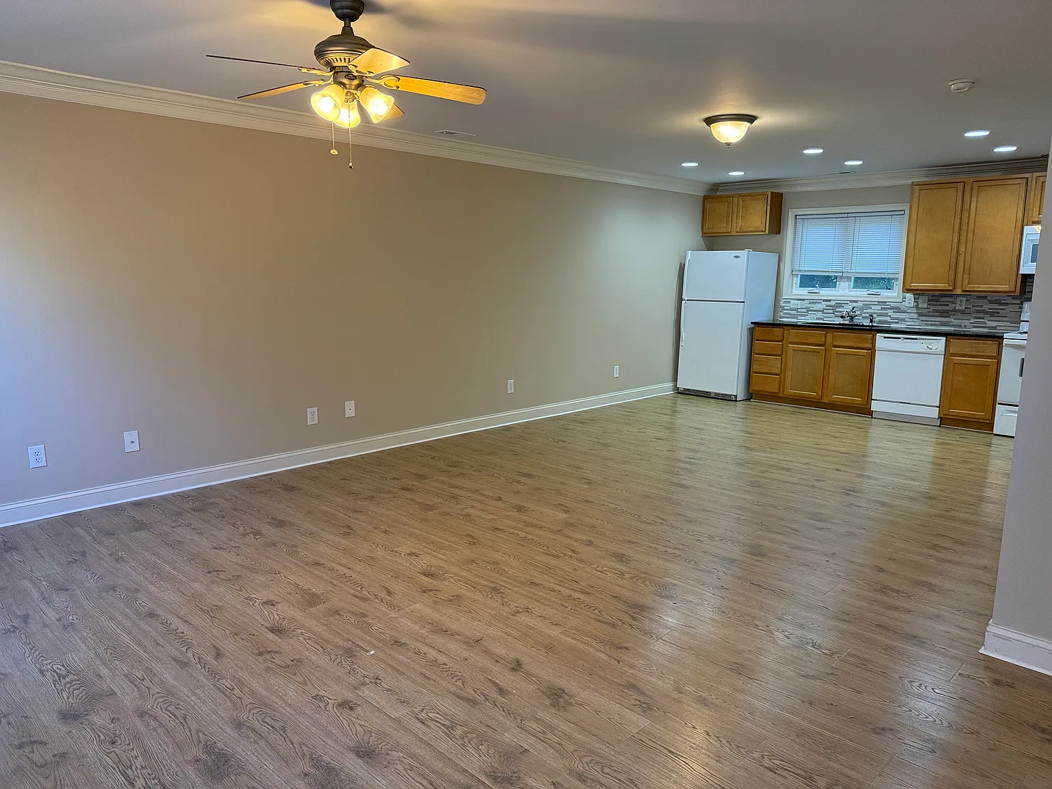 3 bed, 1250 sqft, $1,645 — Photo 3