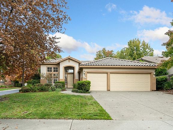 3rd image of 3941 Moraga Dr