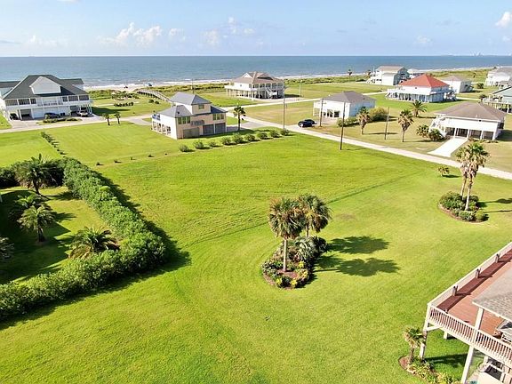 2nd image of 816 Sombrero Dr