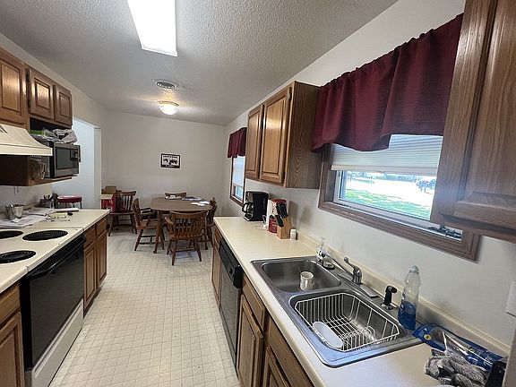 3rd image of 1409 Roberta Dr