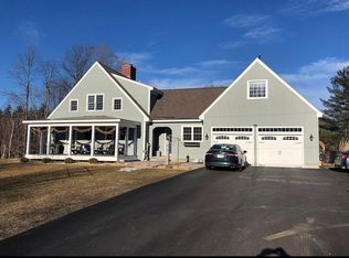 190 Carriage Rd, New Boston, NH 03070