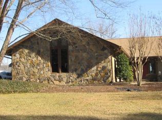 109 W Lakeshore Dr, Carrollton, GA