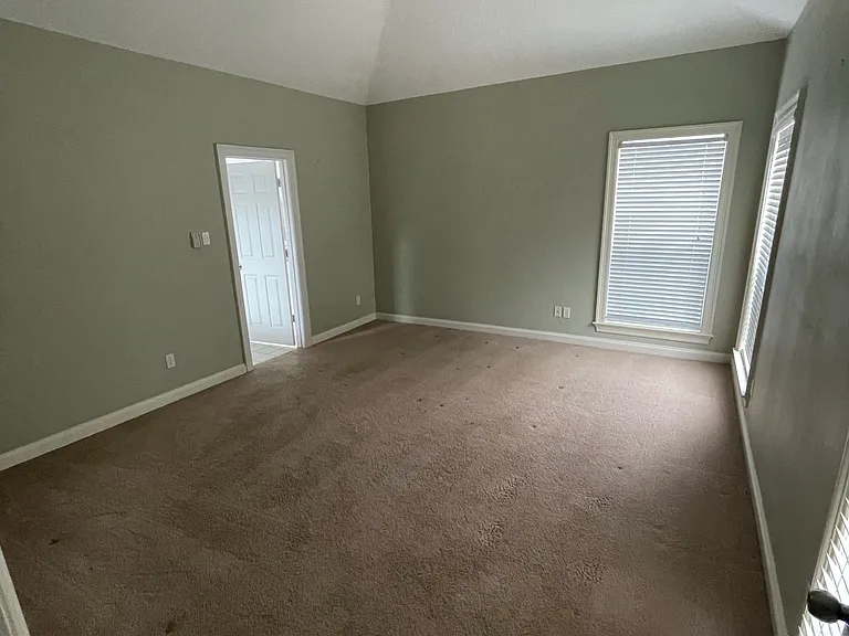 917 Birdsall St — Photo 11