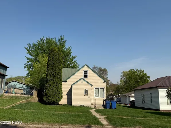 312 2nd St SE, Watertown, SD 57201