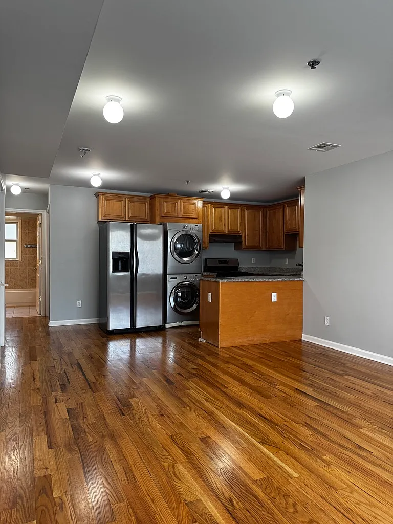 1 bed, $2,000 — Photo 3